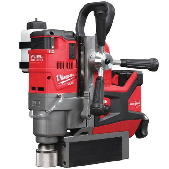 Milwaukee M18 FMDP-502C Magneettiporakone sis. akun ja laturin