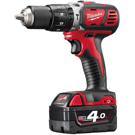 Milwaukee M18 BPD-402C Iskuporakone sis. akun ja laturin