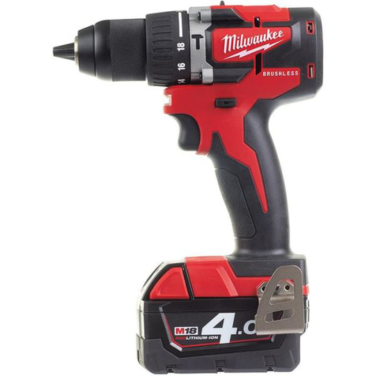 Milwaukee M18 CBLPD-402C Iskuporakone sis. akun ja laturin